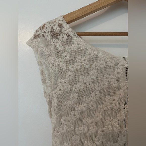 Lace peplum - Picture 2 of 3